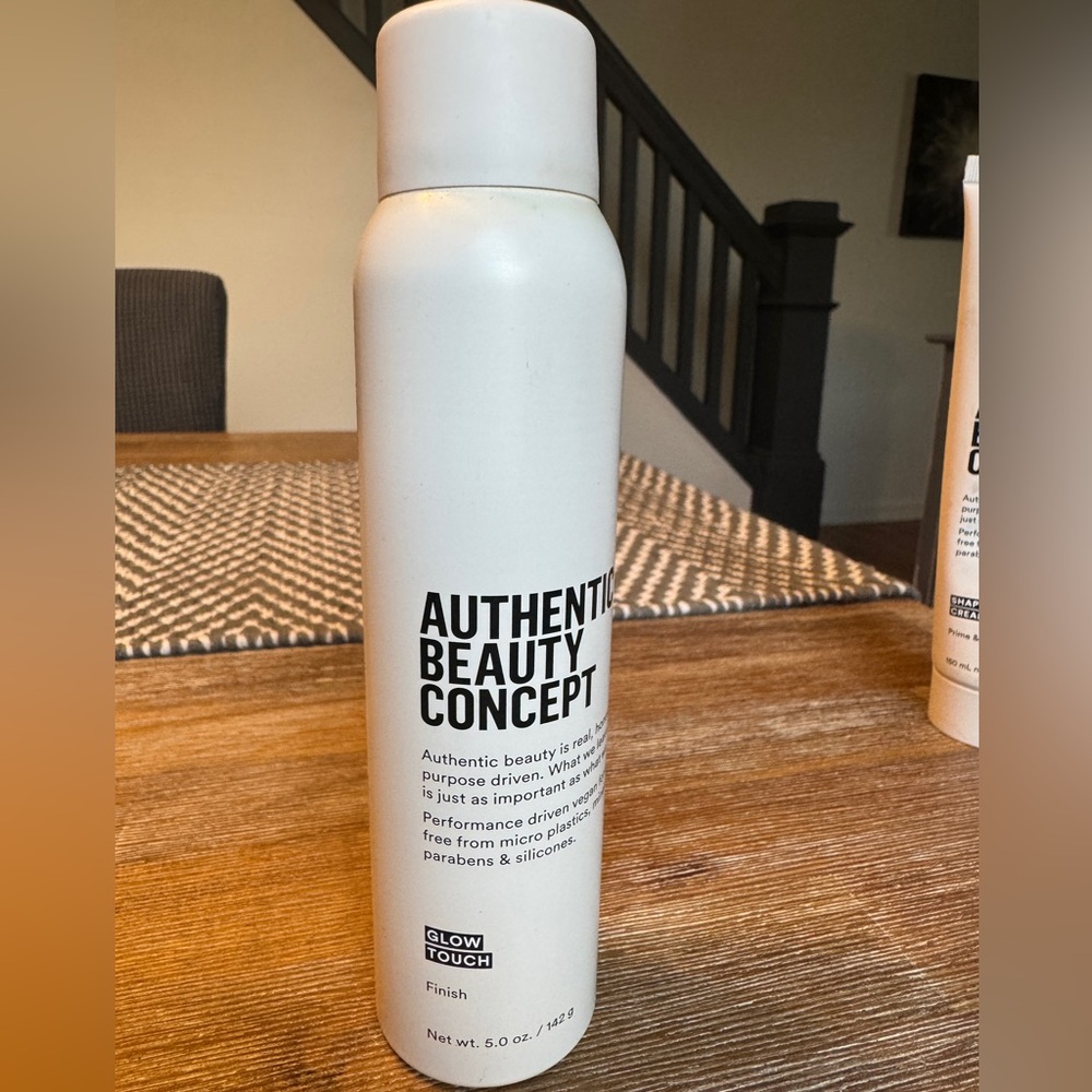 Two Authentic Beauty Concept Glow touch finishing spray